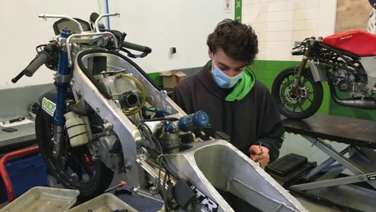  Carlos Alegre, el joven repartidor protagonista. // Twitter 