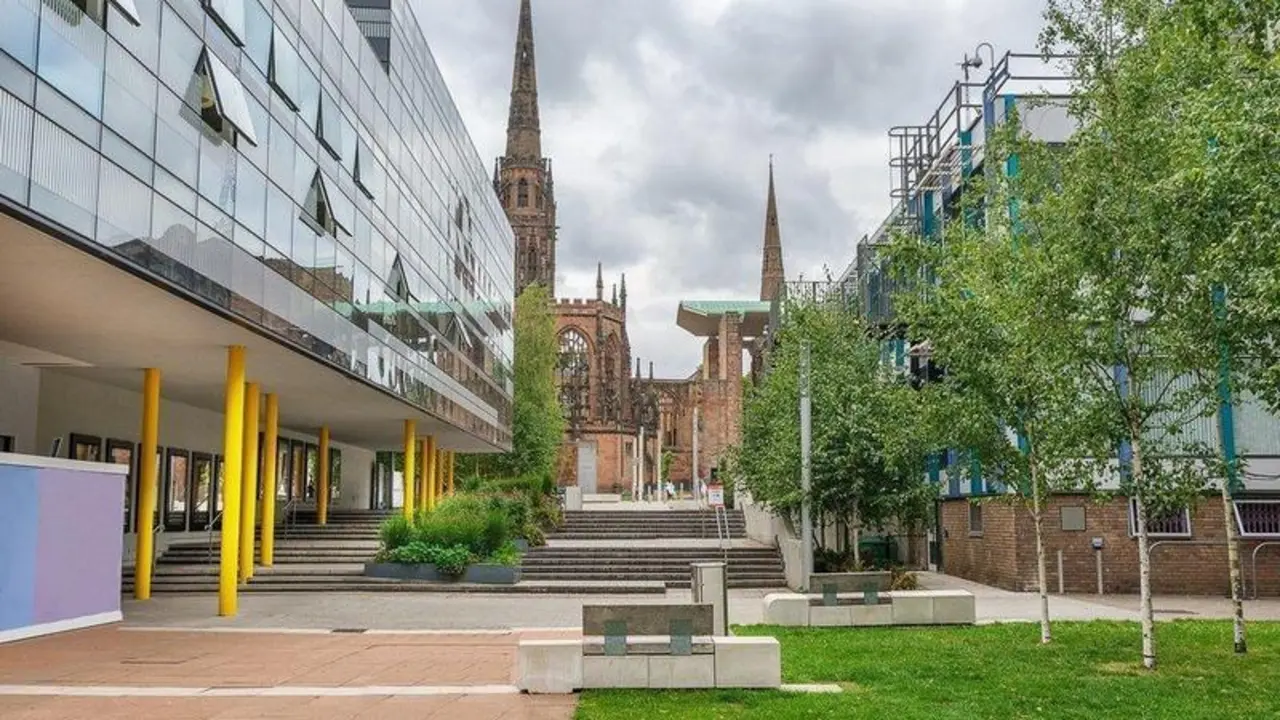 Coventry, Ciudad de la Cultura 2021, en Twitter: @CUCoventry