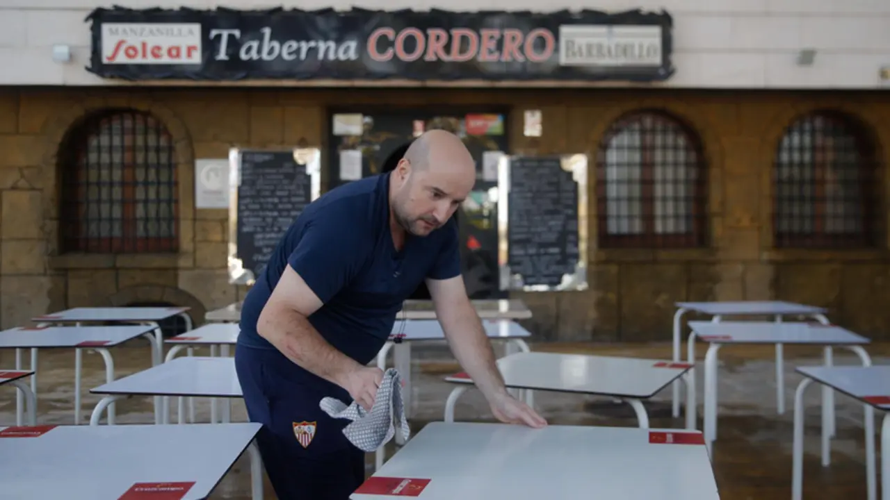  Imagen de archivo de un bar en Sevilla. - EUROPA PRESS - Archivo 
