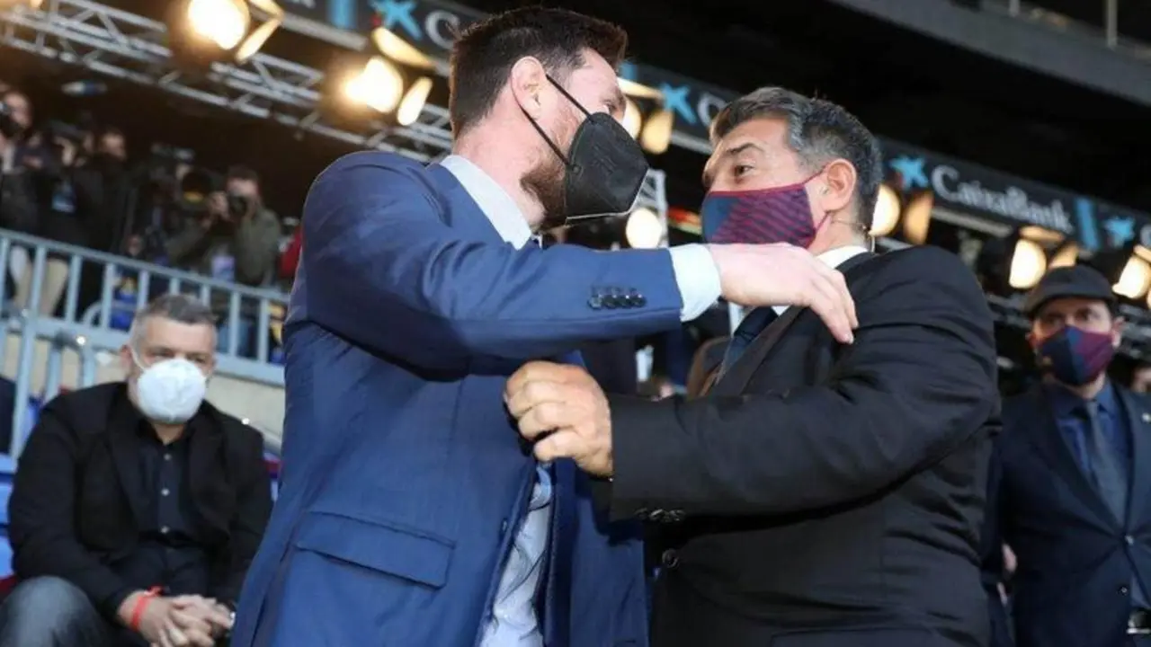  Laporta arranca su mandato dando un emotivo abrazo a Messi - FC Barcelona 