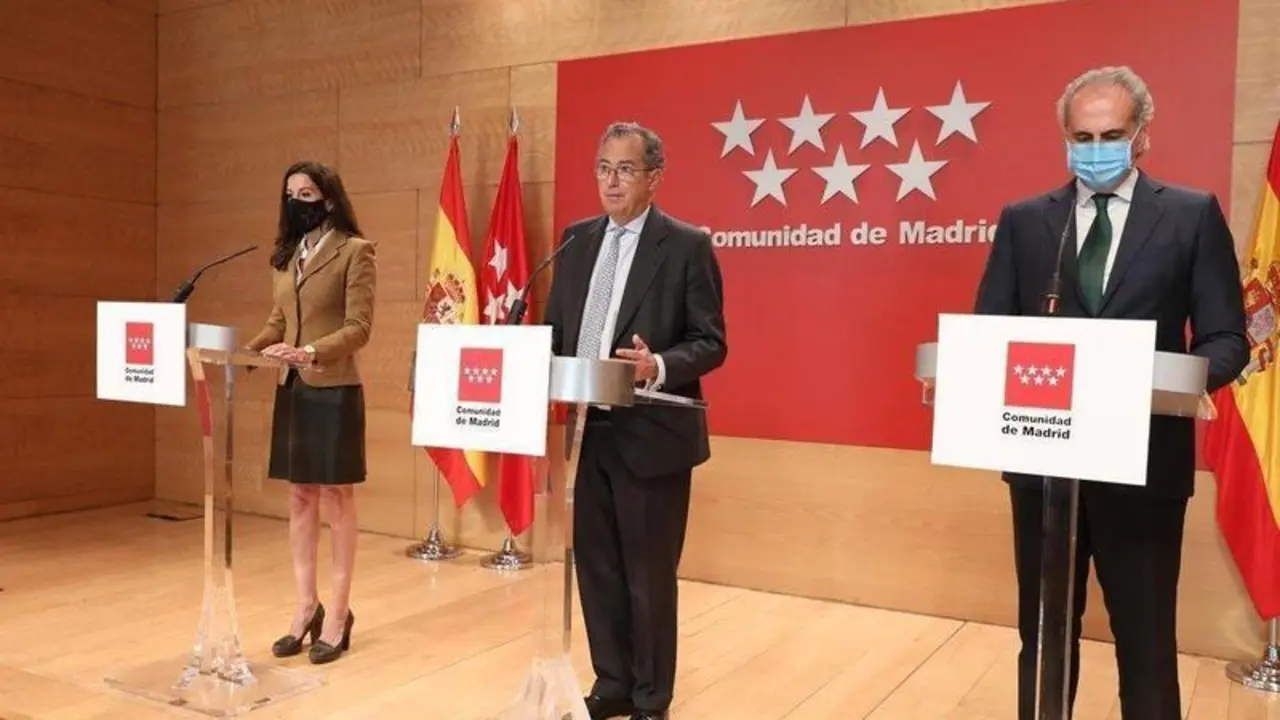 La consejera de Presidencia, Eugenia Carballedo, el consejero de Educaci&oacute;n y Juventud y portavoz del Gobierno de la Comunidad de Madrid, Enrique Ossorio y el consejero de Sanidad, Enrique Ruiz Escudero