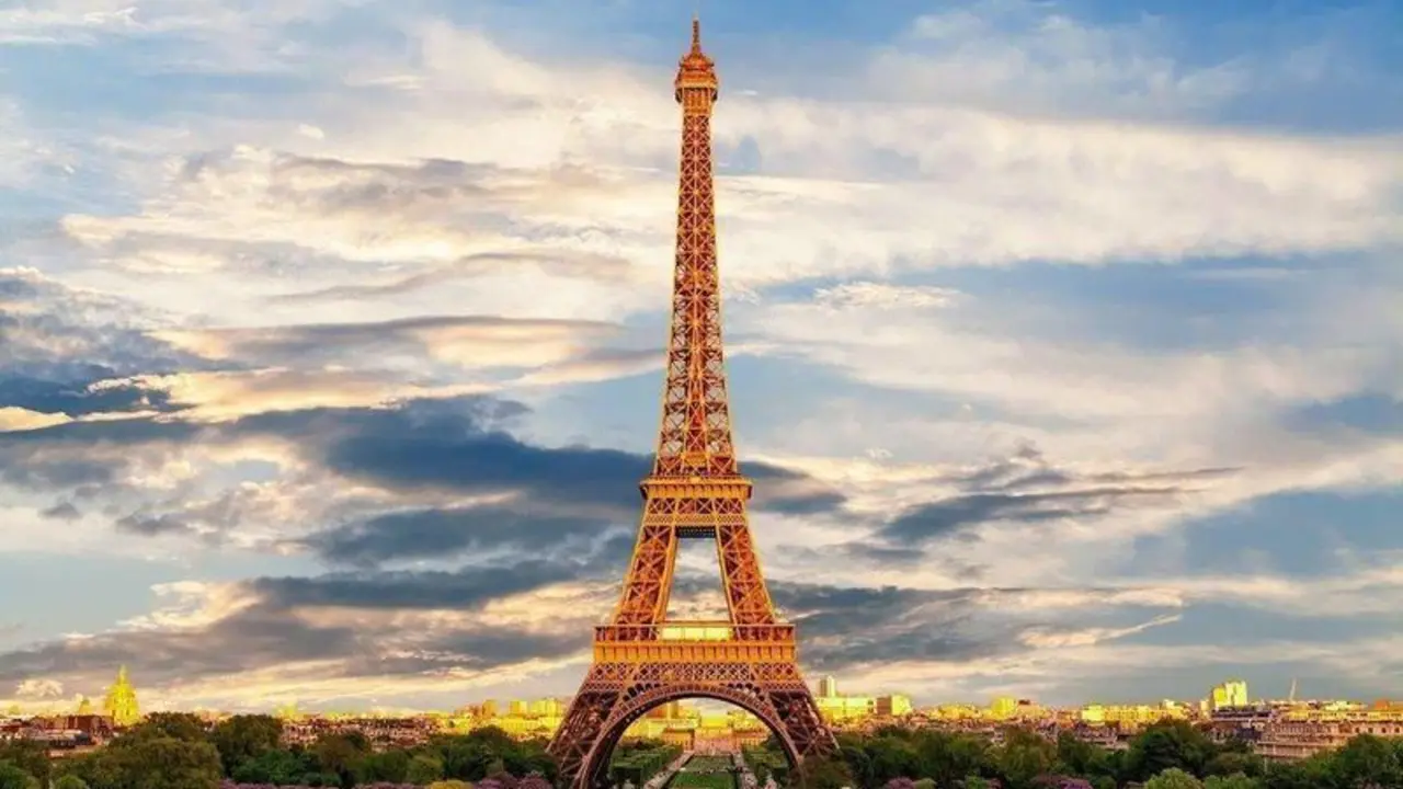  eiffel-tower-3349075_1920 