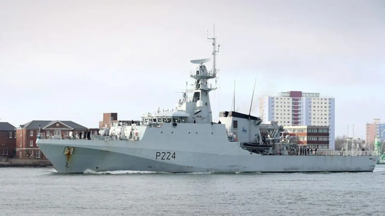  Buque acorazado HMS Trent 