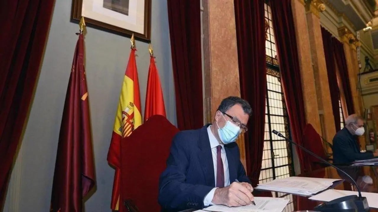 El alcalde de Murcia, en el Pleno extraordinario. // EP