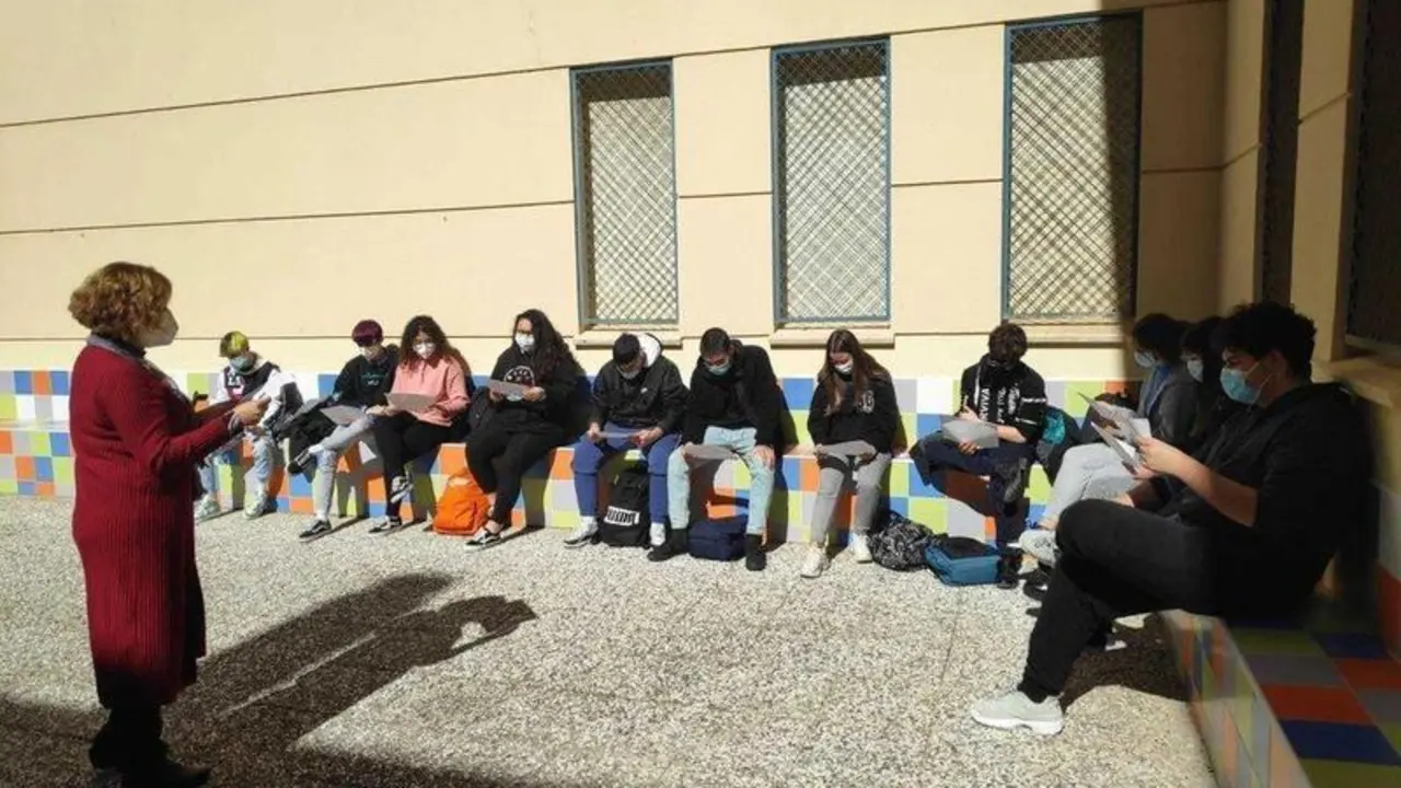  Clases al aire libre en C&aacute;diz, visto en Twitter @IESAlbertiCadiz 