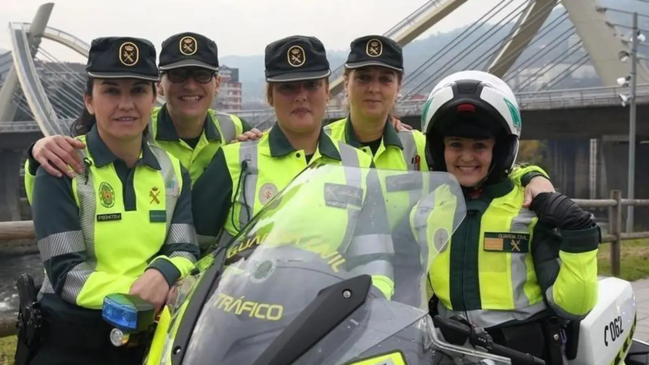  Mujeres guardias civiles. // Twitter 