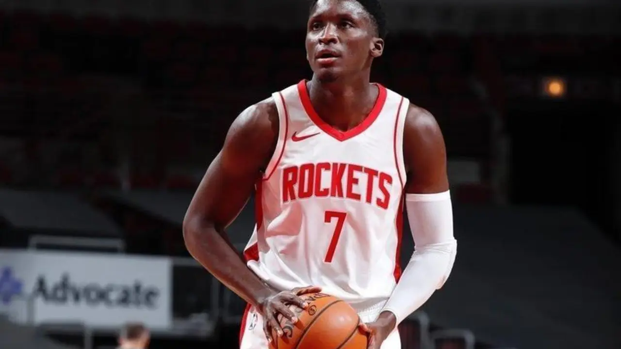  Victor Oladipo lanzando un tiro libre 