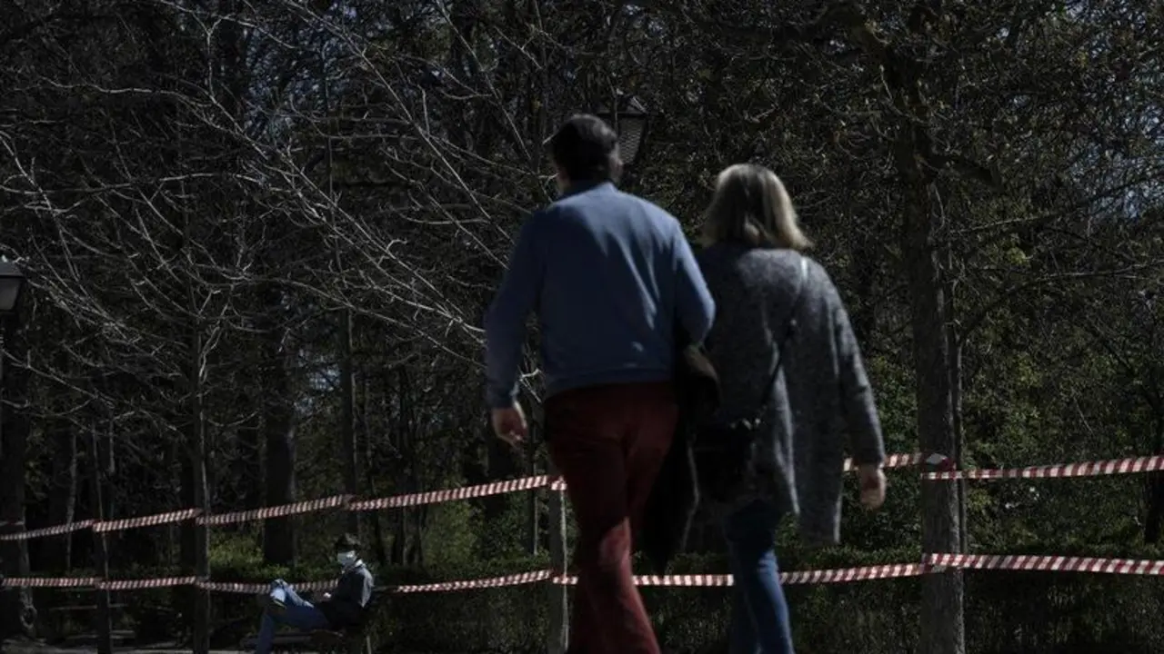  Trans&uacute;entes disfrutan en el Parque de El Retiro - &Oacute;scar Ca&ntilde;as - Europa Press 