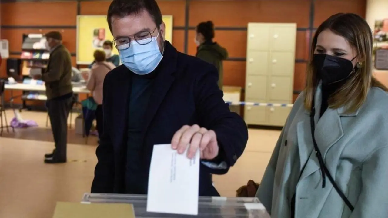  Pere Aragon&egrave;s votando en las elecciones del pasado #14F. // Twitter 
