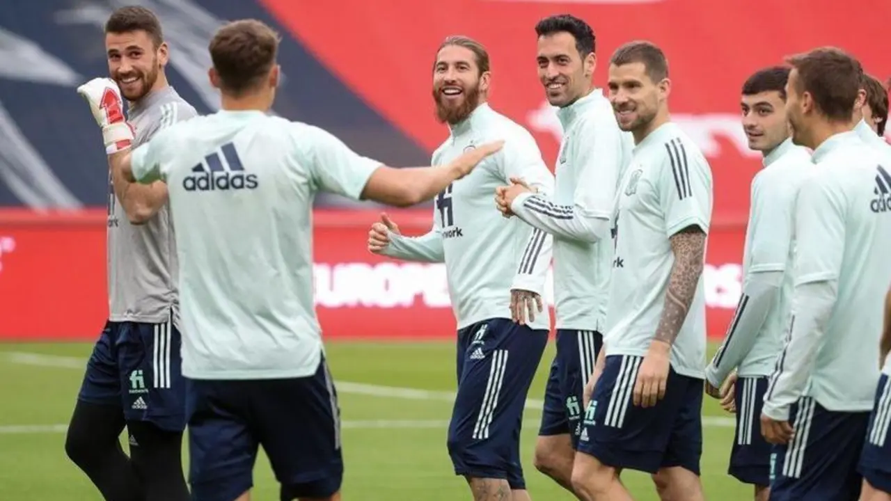  Selecci&oacute;n espa&ntilde;ola entrenando en el Estadio de La Cartuja 