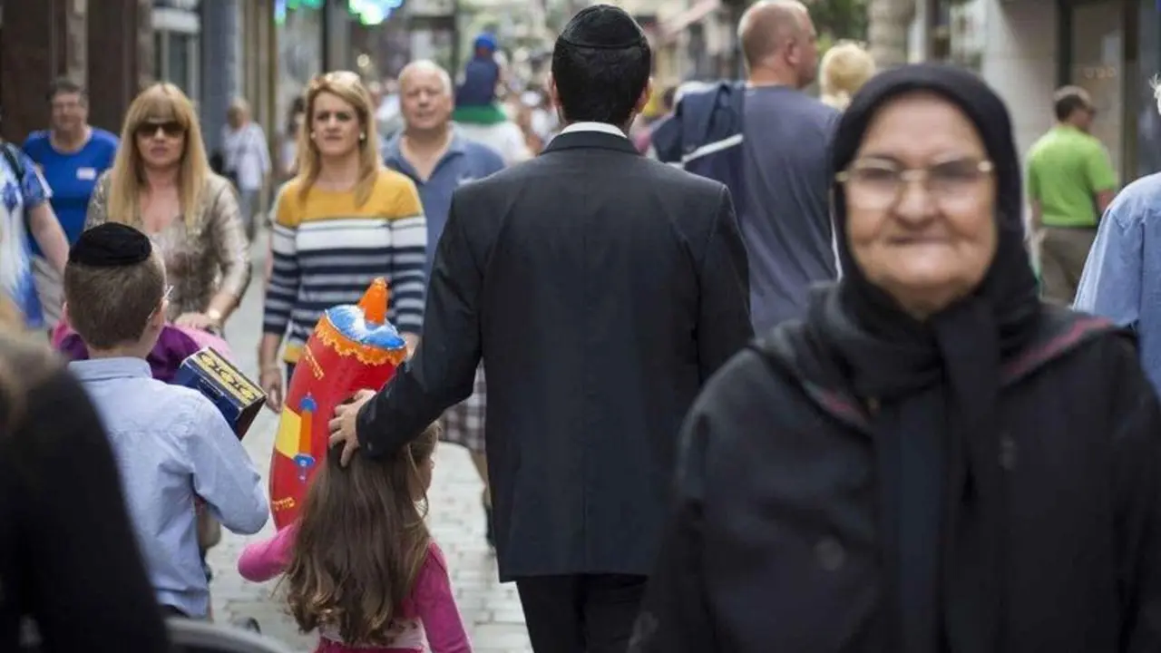  Gibraltar circula sin mascarilla, tan s&oacute;lo obligatoria en espacios cerrados, 