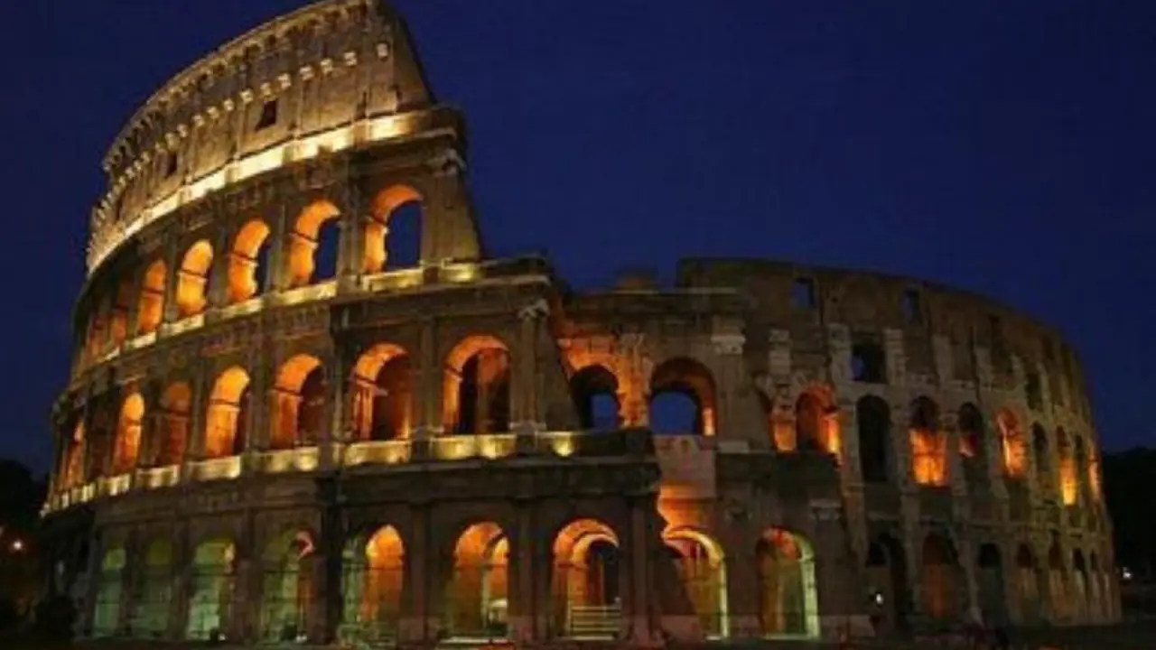  Coliseo Romano (Roma, Italia). 