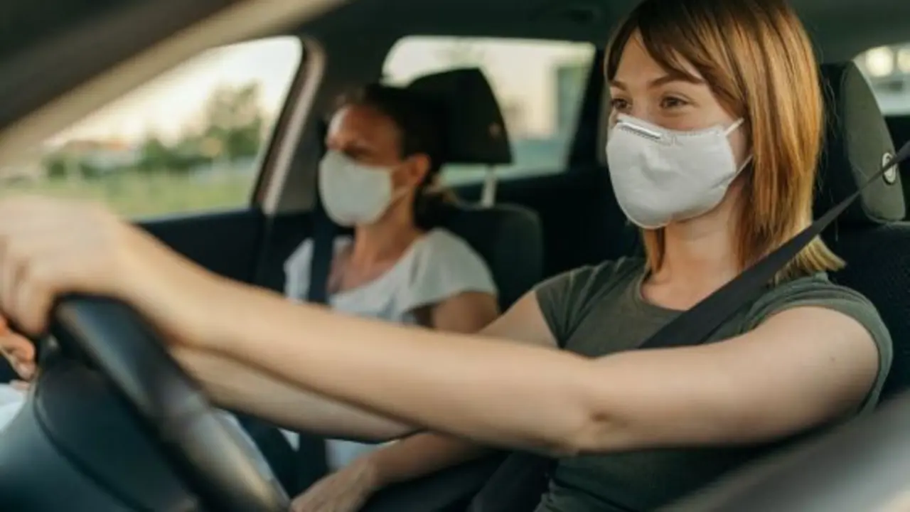  Pasajeros con mascarilla en el coche, imagen de Twitter: @ctiformacion 