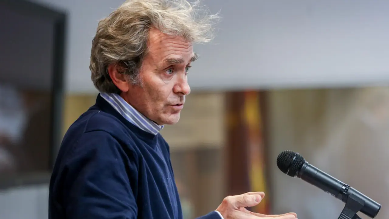  El director del Centro de Coordinaci&oacute;n de Alertas y Emergencias Sanitarias (CCAES), Fernando Sim&oacute;n durante una rueda de prensa convocada ante los medios de comunicaci&oacute;n en el Ministerio de Sanidad, Madrid, (Espa&ntilde;a), a 18 de enero de 2021. - EUROPA PRESS/R.Rubio.POOL - Europa Press 