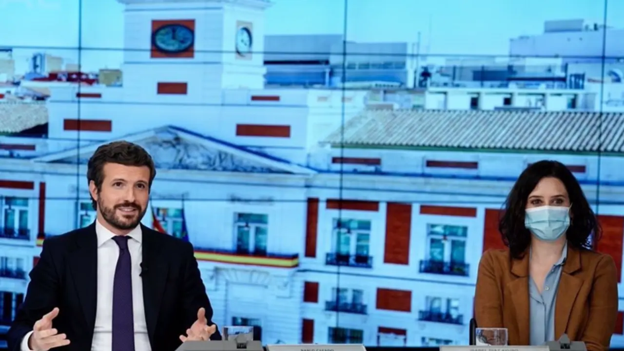  El l&iacute;der del PP, Pablo Casado, y la presidenta de la Comunidad de Madrid, Isabel D&iacute;az Ayuso, en la reuni&oacute;n de la Junta Directiva Nacional del PP. En Madrid, a 23 de marzo de 2021. - DAVID MUDARRA (PP) 