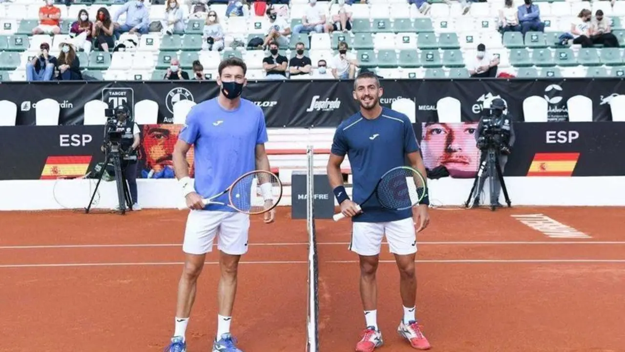  Foto del comienzo del partido entre Pablo Carre&ntilde;o y Mario Vilella 