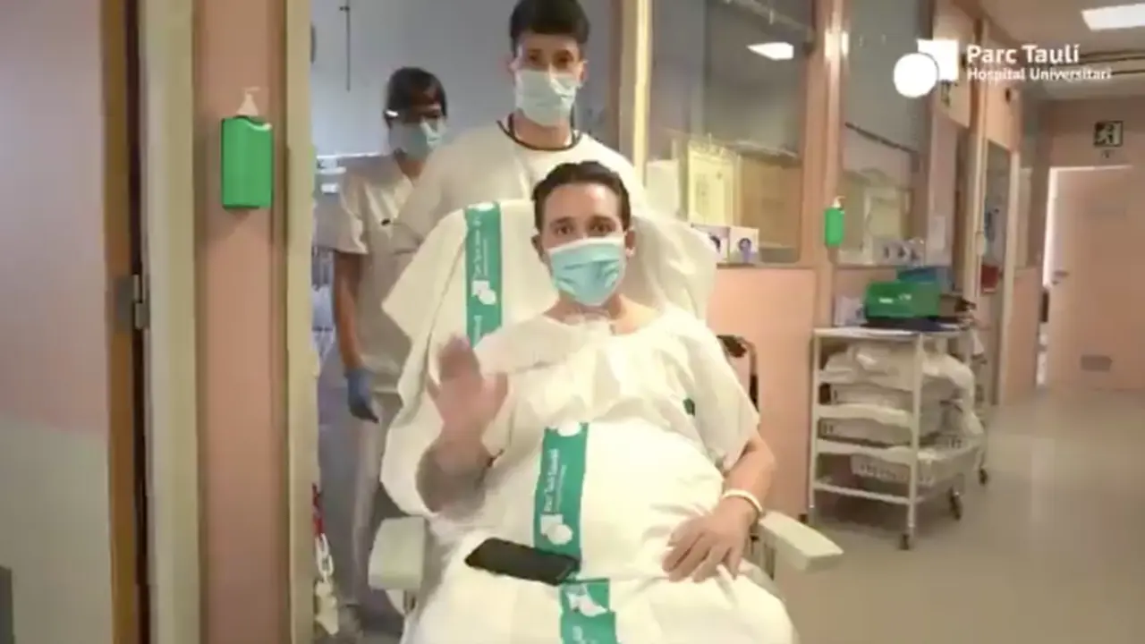  Marc saliendo del hospital, v&iacute;a Twitter: @parctauli 