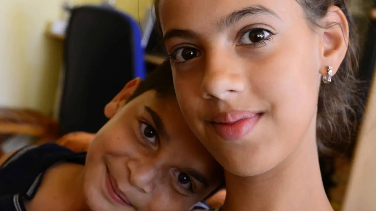  Dos menores acogidos en Aldeas Infantiles SOS - ALDEAS INFANTILES SOS 