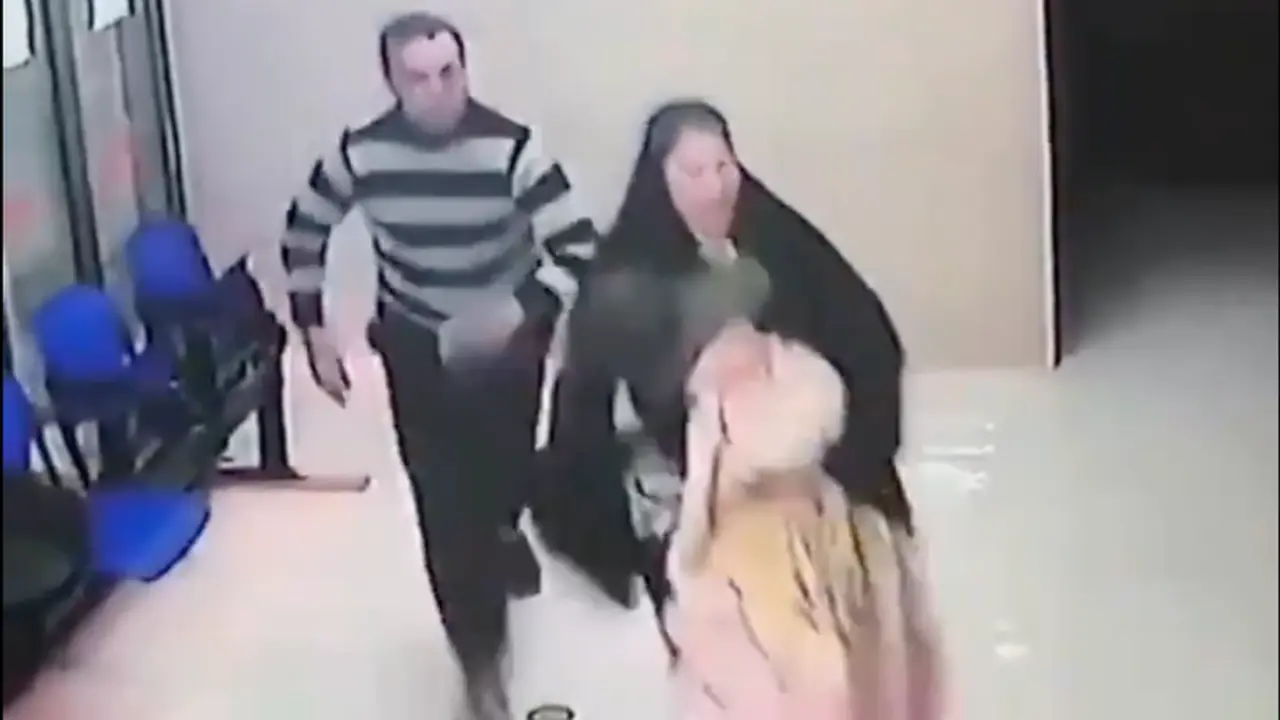  Captura del v&iacute;deo de la c&aacute;mara de vigilancia, visto en Twitter: @jennermostoles 