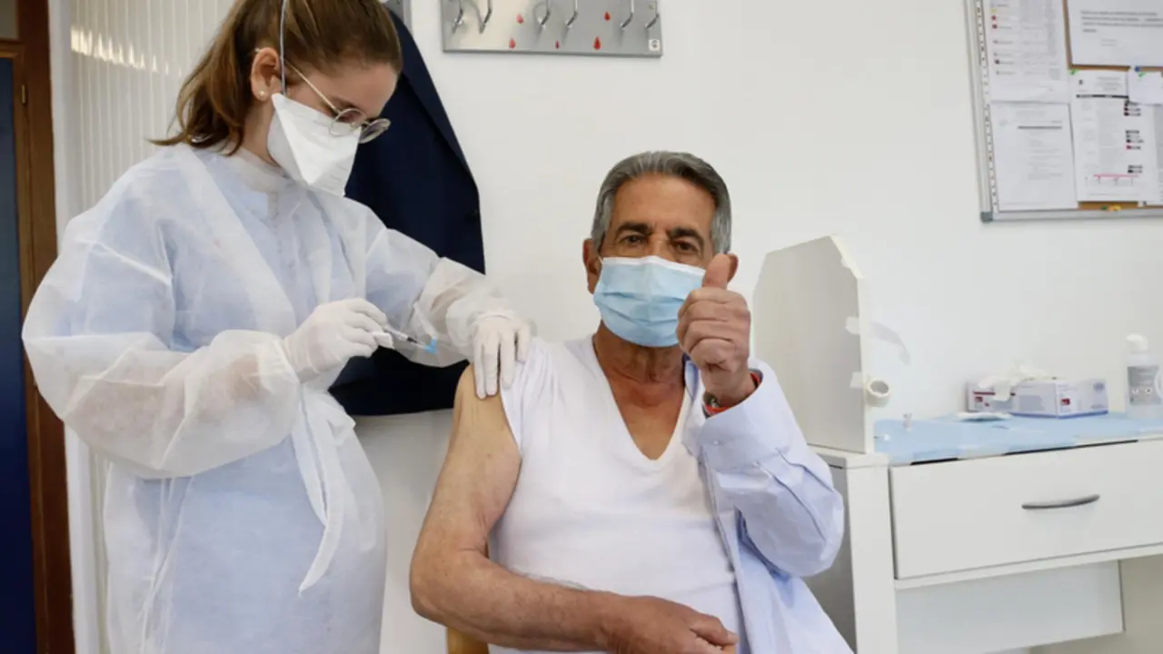  Miguel &Aacute;ngel Revilla vacuna 