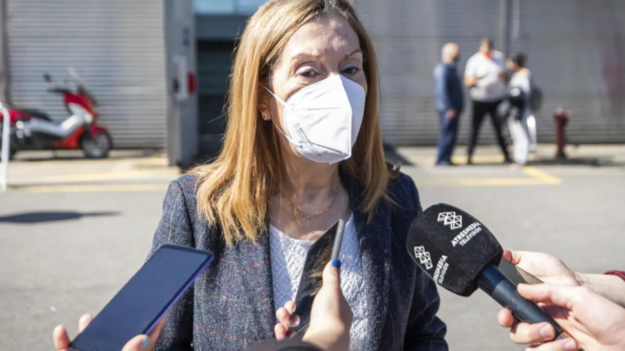  La vicepresidenta segunda del Congreso de los Diputados, Ana Pastor, realiza una intervenci&oacute;n en los medios de comunicaci&oacute;n tras vacunarse contra el COVID-19 en el recinto ferial de Pontevedra, en Pontevedra, (Galicia/Espa&ntilde;a) a 17 de abril de 2021. Los nu - Beatriz Ciscar - Europa Press 