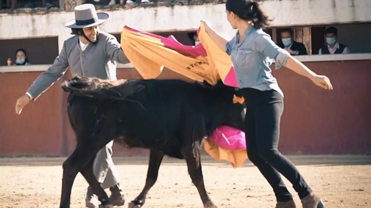  La candidata de Vox a la Presidencia de la Comunidad de Madrid, Roc&iacute;o Monasterio, junto al torero Morante de la Puebla. - VOX MADRID 