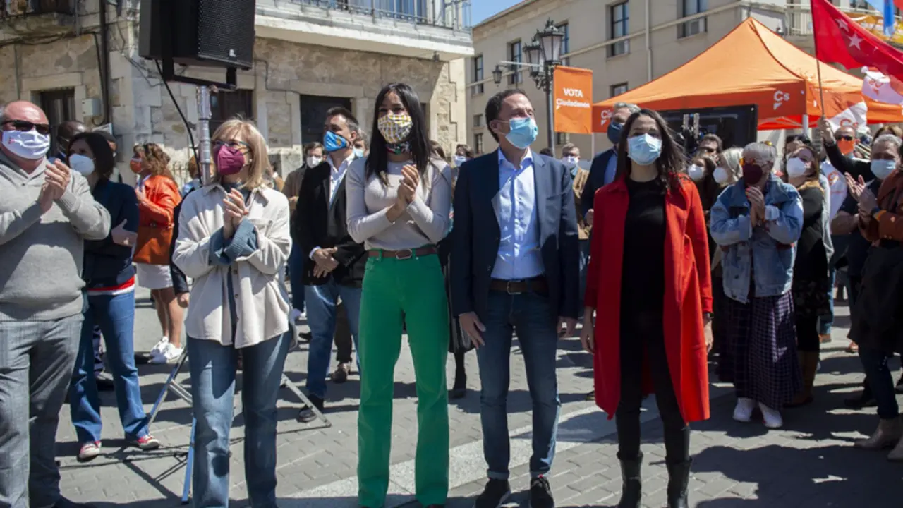  La alcaldesa de El Molar, Yolanda Sanz; la vicealcaldesa de Madrid, Bego&ntilde;a Villac&iacute;s; el candidato de Ciudadanos a la Presidencia de la Comunidad de Madrid, Edmundo Bal, y la presidenta del partido, In&eacute;s Arrimadas, en un mitin en El Molar (Madrid). - Alberto Ortega - Europa Press 