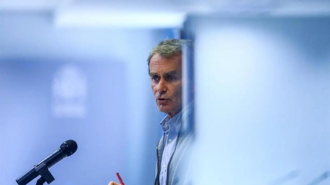  El director del Centro de Alertas y Emergencias Sanitarias (CCAES), Fernando Sim&oacute;n durante una rueda de prensa convocada ante los medios, a 12 de abril de 2021, en el Complejo de La Moncloa, Madrid, (Espa&ntilde;a). Las comunidades aut&oacute;nomas han notificado este - EUROPA PRESS/R.Rubio.POOL - Europa Press 