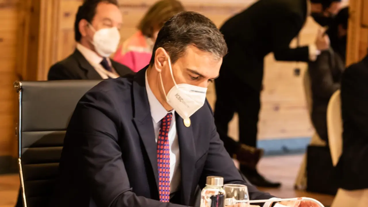  El presidente del Gobierno, Pedro S&aacute;nchez durante la reuni&oacute;n plenaria de la XXVII Cumbre Iberoamericana - JAVIER BORREGO - Europa Press 