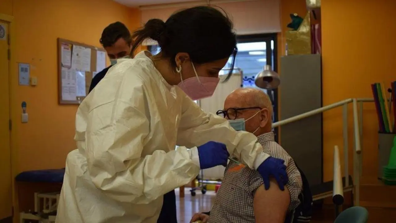  Vacunaci&oacute;n en residencia. Twitter 