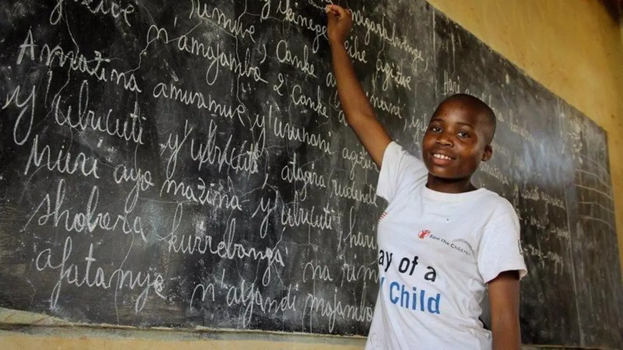 Archivo - Una ni&ntilde;a burundesa en un colegio del campo de refugiados de Nduta (Tanzania). - SMITHH KIMARO - Archivo 