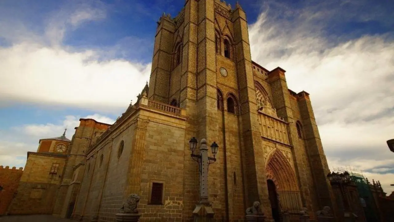  Catedral de &Aacute;vila. Twitter 