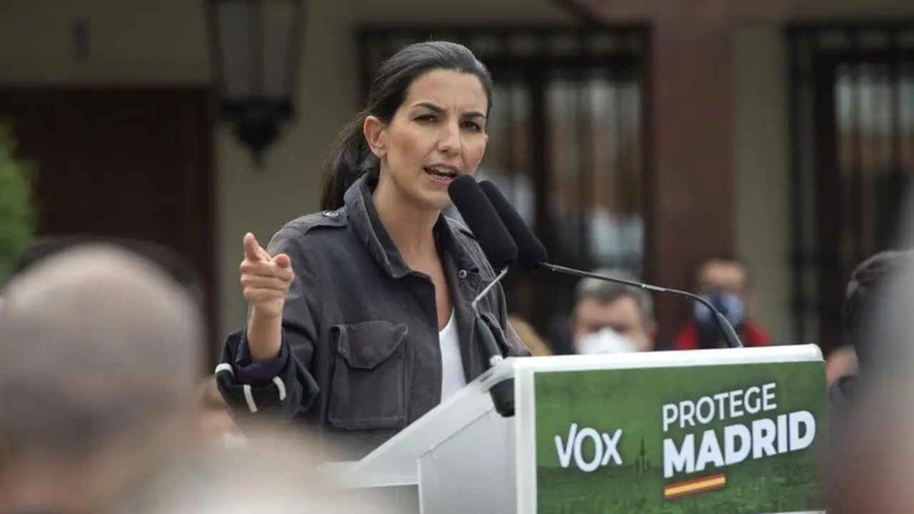  La candidata de Vox a la Presidencia de la Comunidad de Madrid, Roc&iacute;o Monasterio, durante un acto de precampa&ntilde;a en la plaza de la Constituci&oacute;n del Ayuntamiento de Pinto. - Alberto Ortega - Europa Press 