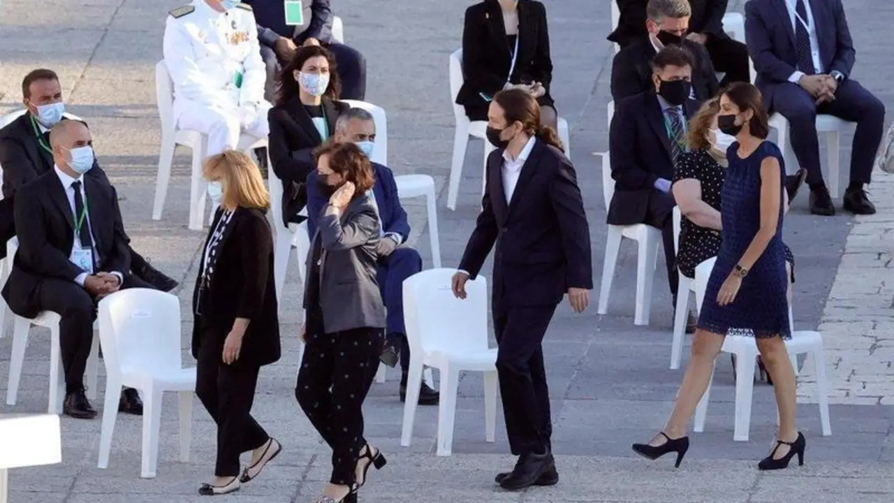  Archivo - Los vicepresidentes del Gobierno, Carmen Calvo (2i) y Pablo Iglesias (2d) junto a la ministra de Industria, Comercio y Turismo, Reyes Maroto (1d) durante el homenaje de Estado a las v&iacute;ctimas de la pandemia de coronavirus 