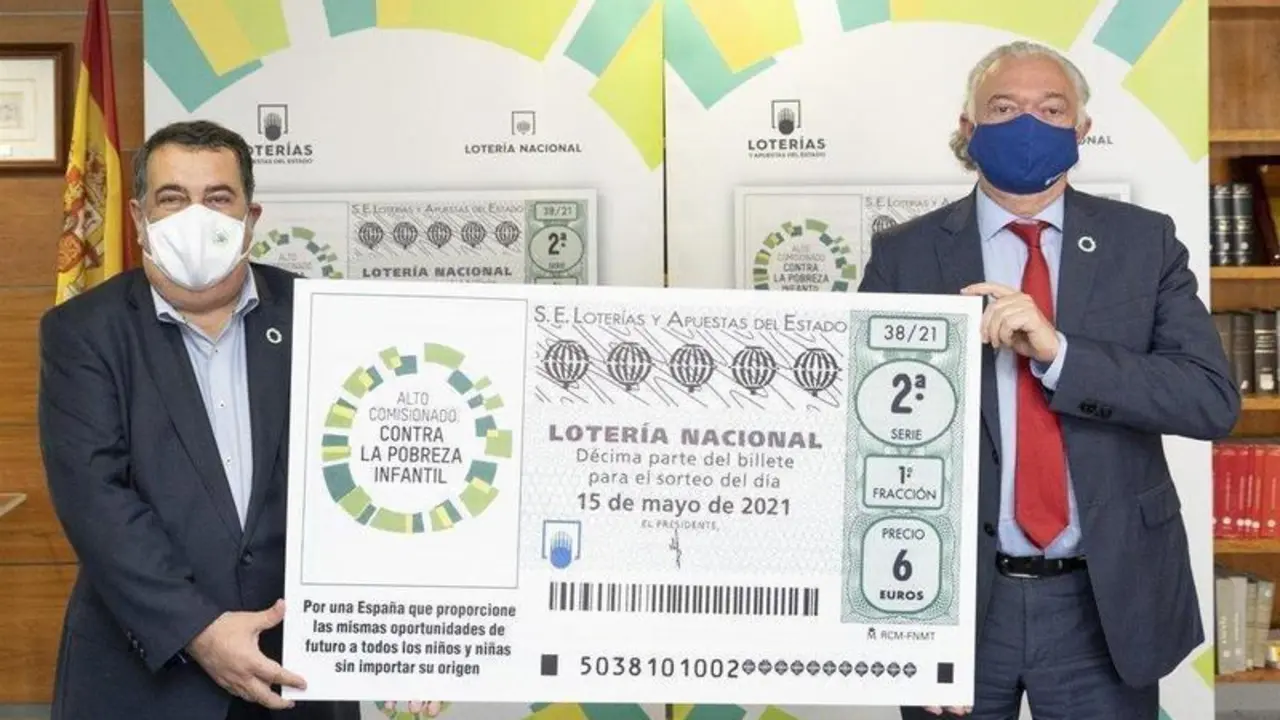  El Alto Comisionado Contra La Pobreza Infantil, Ernesto Gasco, Y El Presidente De Loter&iacute;as Y Apuestas Del Estado (SELAE), Jes&uacute;s Huerta, Han Presentado Este Jueves El D&eacute;cimo De Loter&iacute;a Nacional Dedicado A La Lucha Contra La Pobreza Infantil. - SELAE 