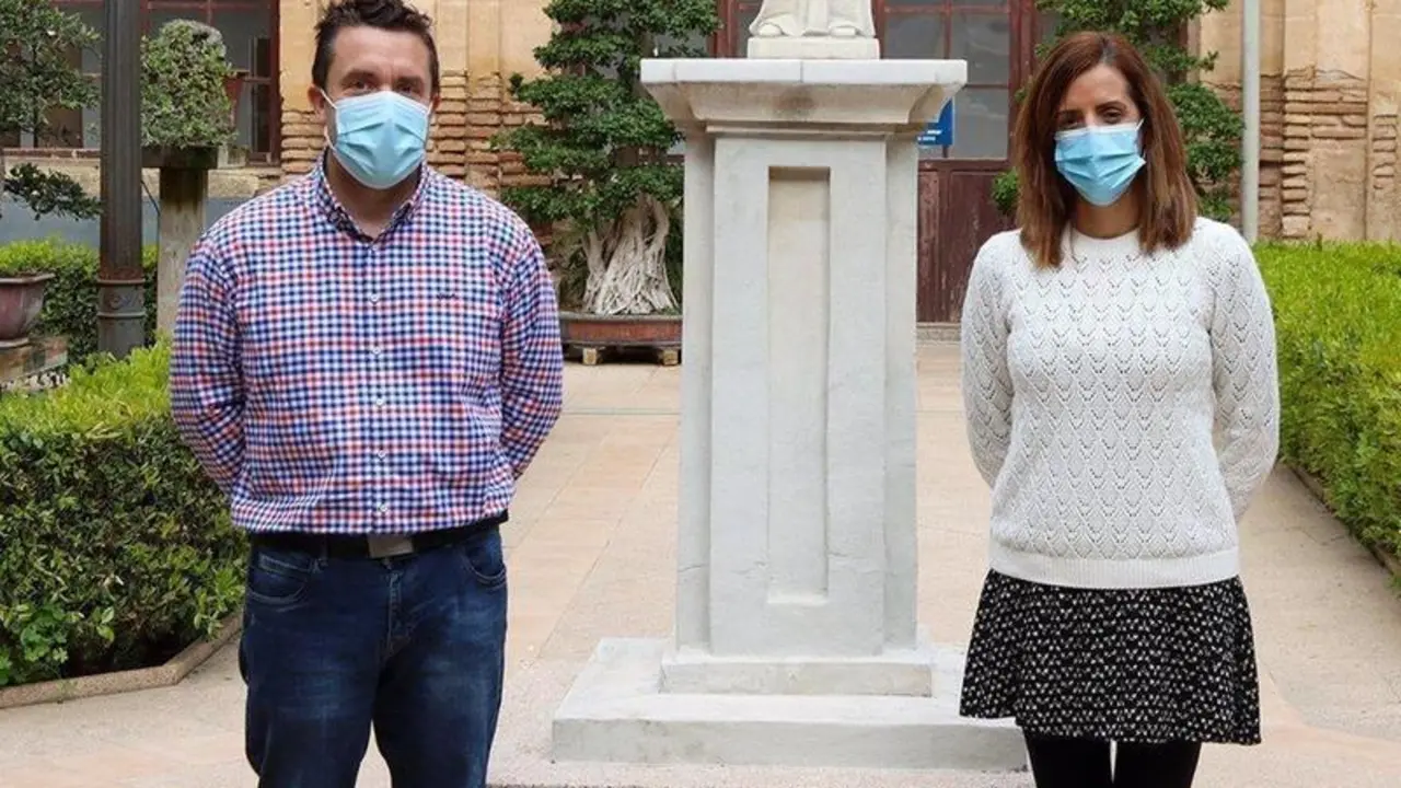  Los investigadores Horacio P&eacute;rez S&aacute;nchez, del Grupo de Investigaci&oacute;n BIO-HPC de la UCAM, e Irene Mart&iacute;nez Mart&iacute;nez, del Instituto Murciano de Investigaci&oacute;n Biosanitaria (IMIB). - UCAM 