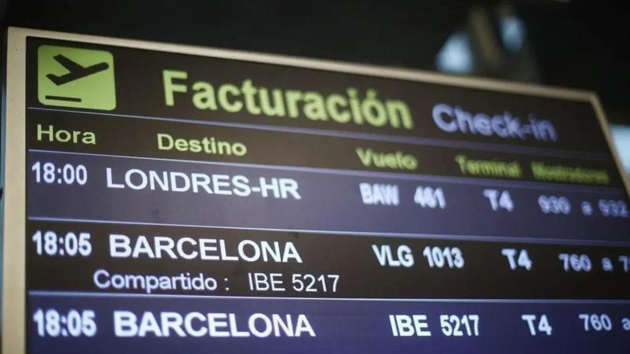  Panel de vuelos en la terminal T4 del Aeropuerto Adolfo Su&aacute;rez Madrid-Barajas, - Eduardo Parra - Europa Press 