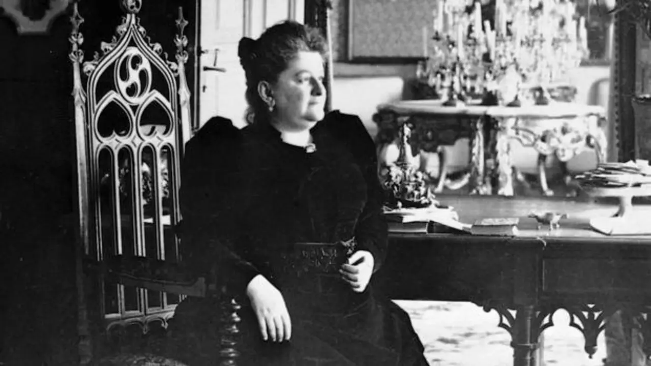  Emilia Pardo Baz&aacute;n, en Twitter: @zendalibros 