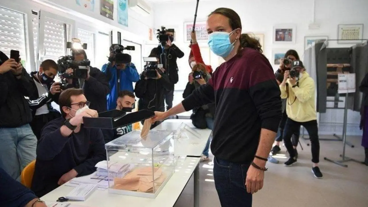  Pablo Iglesias ejerciendo su voto en las elecciones del 4M. Twitter 