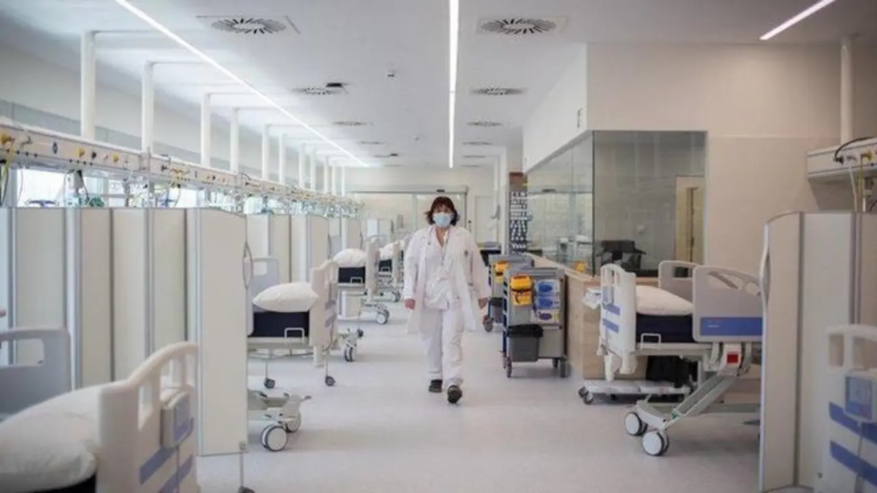  La ocupaci&oacute;n de camas en UCI disminuye ligeramente a 19,5% / EUROPA PRESS 