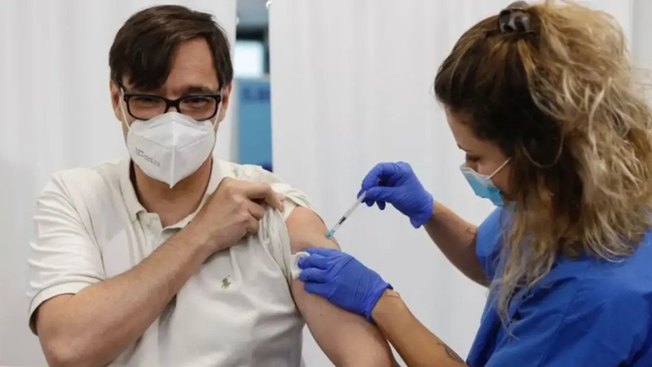  Salvador Illa se vacuna. TWITTER 