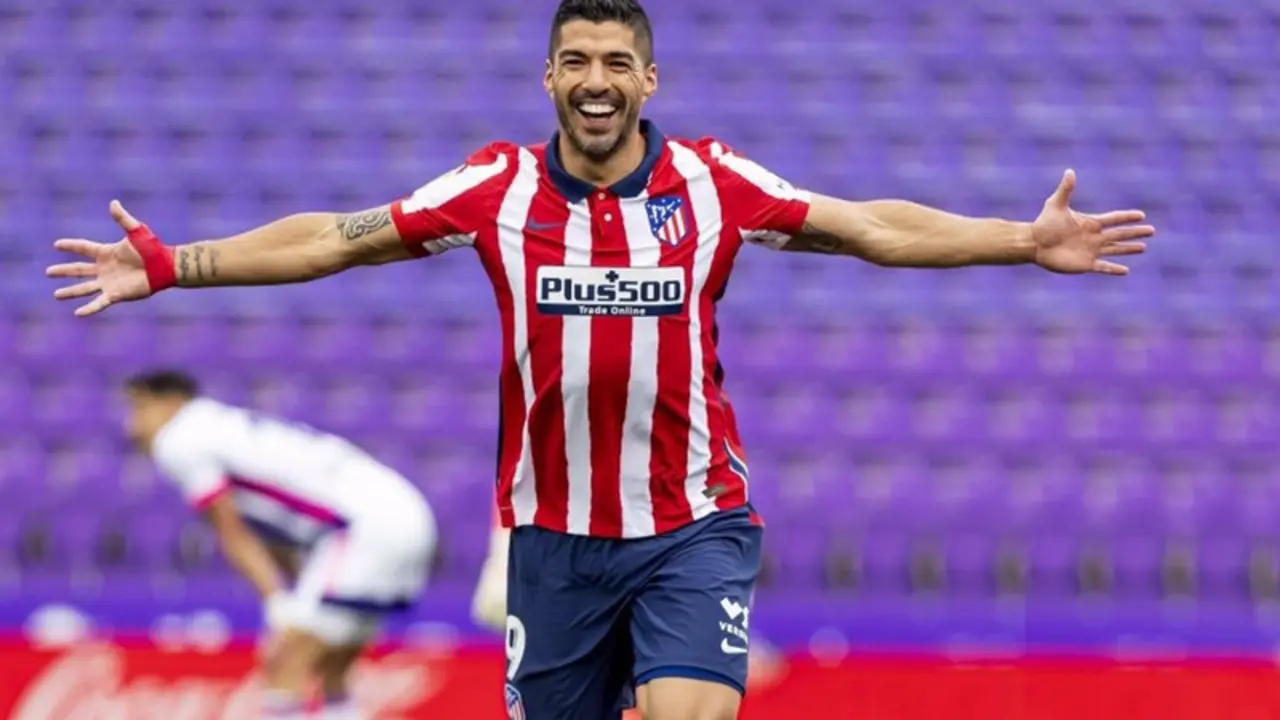  Luis Su&aacute;rez celebra el segundo gol del Atl&eacute;tico de Madrid ante el Real Valladolid - LALIGA 