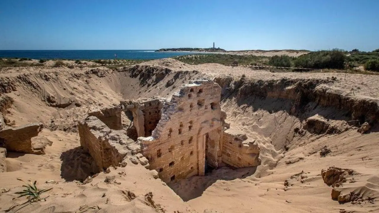  Las termas romanas en el Cabo de Trafalgar, uno de los espacios m&aacute;s emblem&aacute;ticos y visitados de la costa gaditana en Barbate (C&aacute;diz)  Rom&aacute;n R&iacute;os / EFE) 