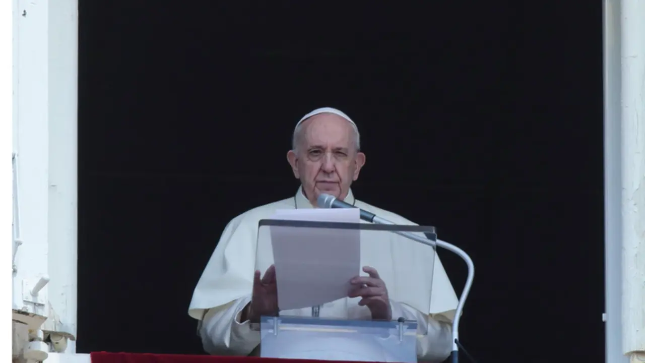  09 May 2021, Vatican, Vatican City: Pope Francis delivers Regina Caeli prayer form the window overlock St. Peter's Square at the Vatican . Photo: Evandro Inetti/ZUMA Wire/dpa - Evandro Inetti/ZUMA Wire/dpa 