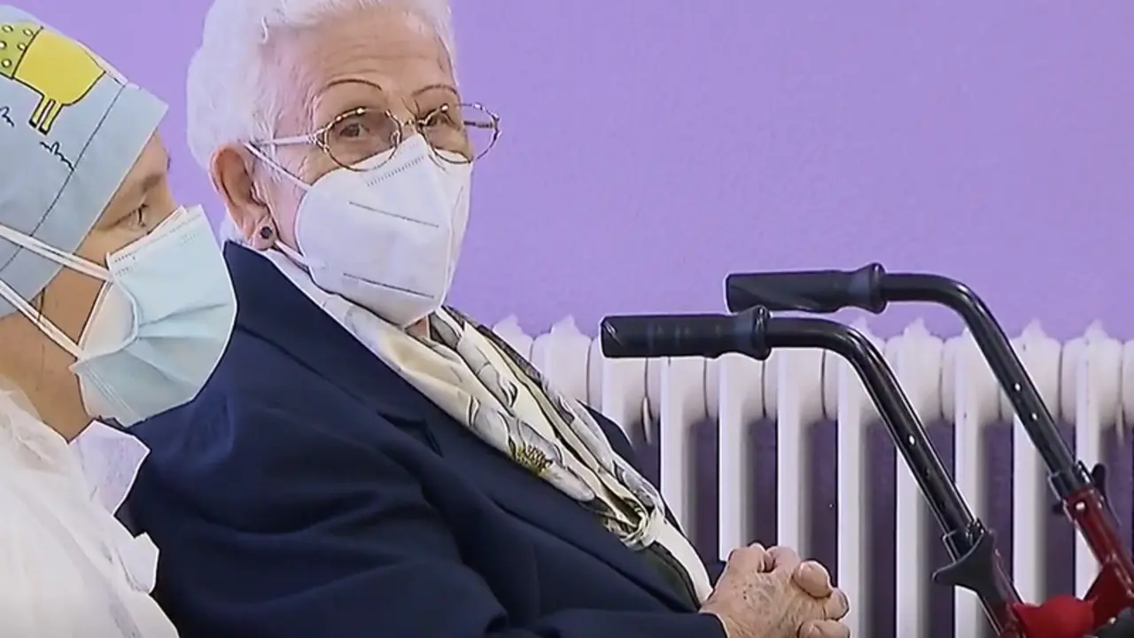  Araceli a la espera de su vacuna. RTVE 