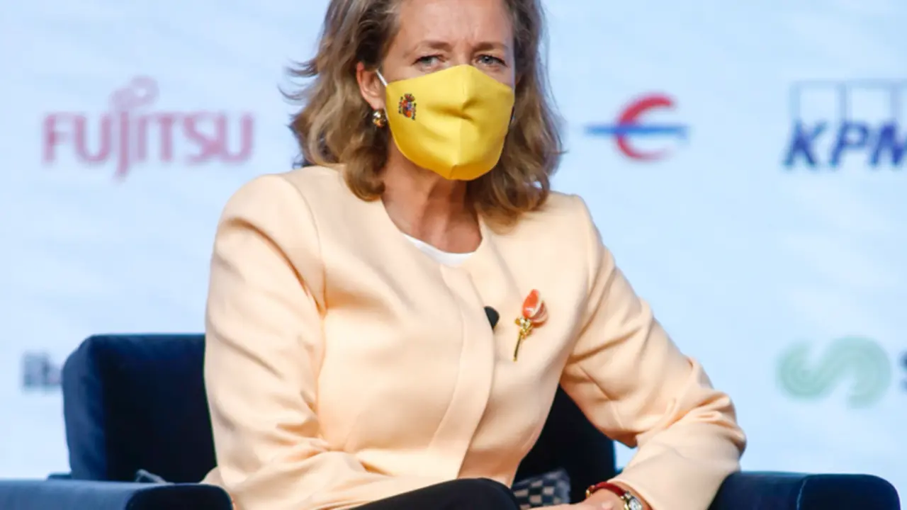  La vicepresidenta tercera y ministra de Asuntos Econ&oacute;micos y Transformaci&oacute;n Digital, Nadia Calvi&ntilde;o, durante un Desayuno Informativo de Europa Press, en Madrid (Espa&ntilde;a), a 29 de octubre de 2020. - &Oacute;scar J.Barroso - Europa Press 