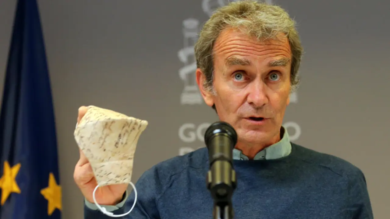  Archivo - El director del Centro de Alertas y Emergencias Sanitarias (CCAES), Fernando Sim&oacute;n con una mascarilla durante una rueda de prensa convocada ante los medios, a 19 de abril de 2021, en el Ministerio de Sanidad, Madrid, (Espa&ntilde;a). Durante la rueda d - Isabel Infantes - Europa Press - Archivo 
