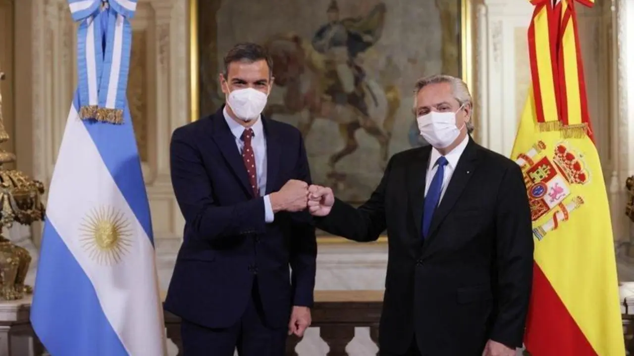  Pedro S&aacute;nchez junto al Presidente de Argentina. Twitter. 