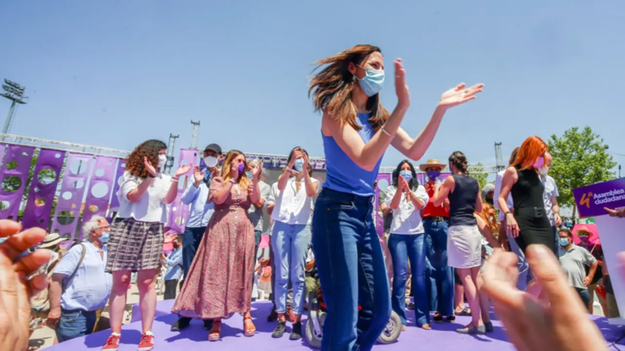  La nueva l&iacute;der de Podemos, Ione Belarra, aplaude tras ser elegida como secretaria general del partido con el 89% de los votos con su candidatura `Crecer, en la IV Asamblea Ciudadana Estatal de Podemos, a 13 de junio de 2021, en el Auditorio Parque de Luc - Ricardo Rubio - Europa Press 