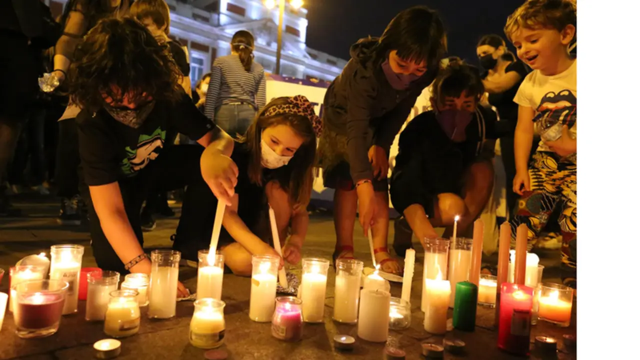  Varias personas participan en una concentraci&oacute;n feminista en la Puerta del Sol en repulsa por "todos los feminicidios", a 11 de junio de 2021, en Madrid (Espa&ntilde;a). Esta es una de las protestas feministas que se han convocado hoy, un d&iacute;a despu&eacute;s de que la G - C&eacute;zaro De Luca - Europa Press 